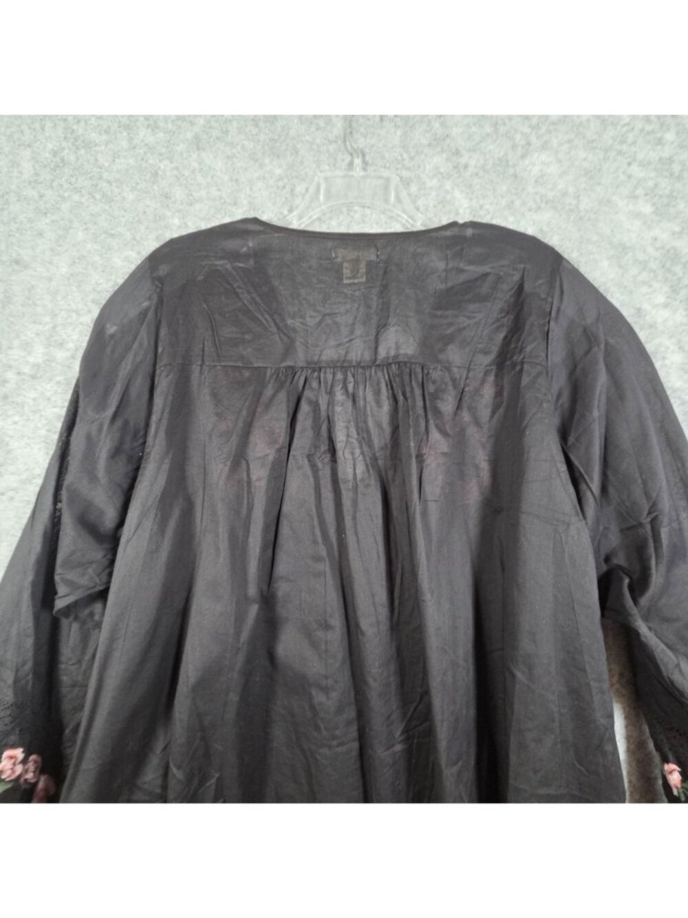 Torrid Festi NWT Women’s Floral Embroidered Popover Blouse Black Size 4 - Picture 8 of 10